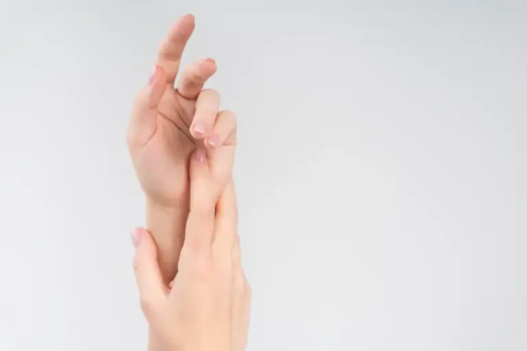 Dor ao dobrar o dedo da mão